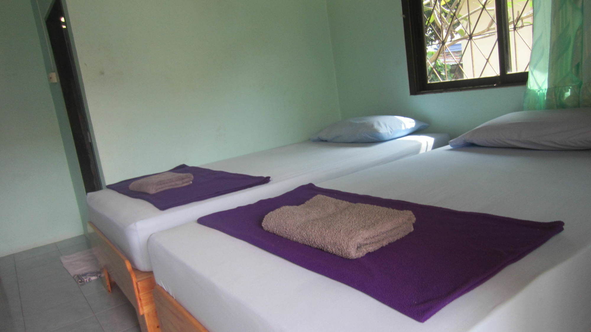Charung Beach Haad Rin Ngoại thất bức ảnh
